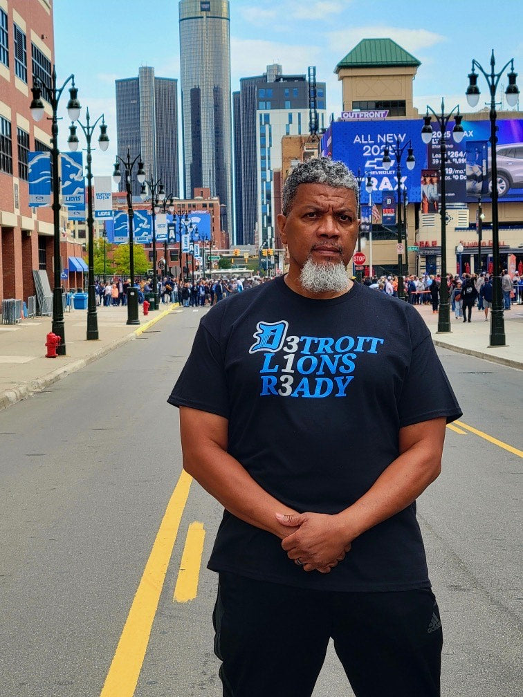 D3T L1ON R3ADY (Mens short sleeve tee)